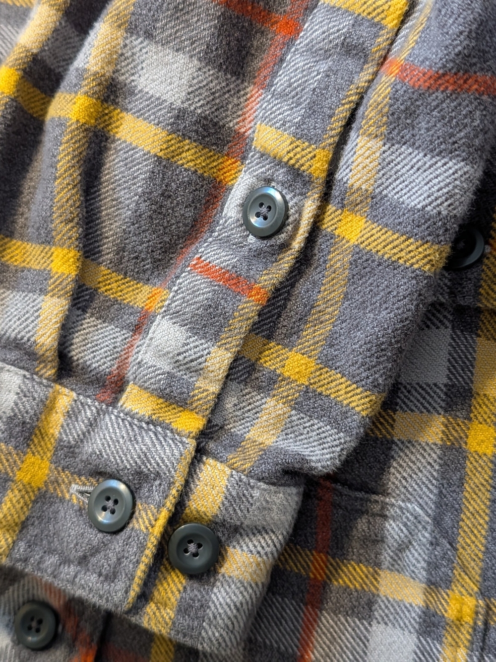 Love the colors! Patagonia Men's Gray & Yellow Plaid Flannel Shirt. 2XL - Picture 12 of 13